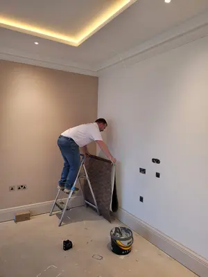 Scallop wallpaper — laser level alignment